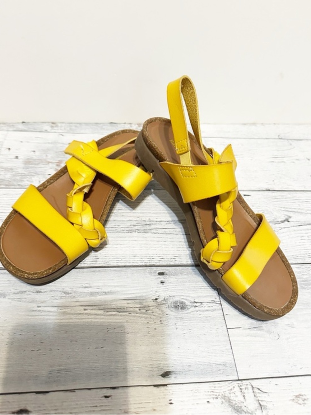 Baretraps Yellow Leather Strap Sandals NEW SZ 7